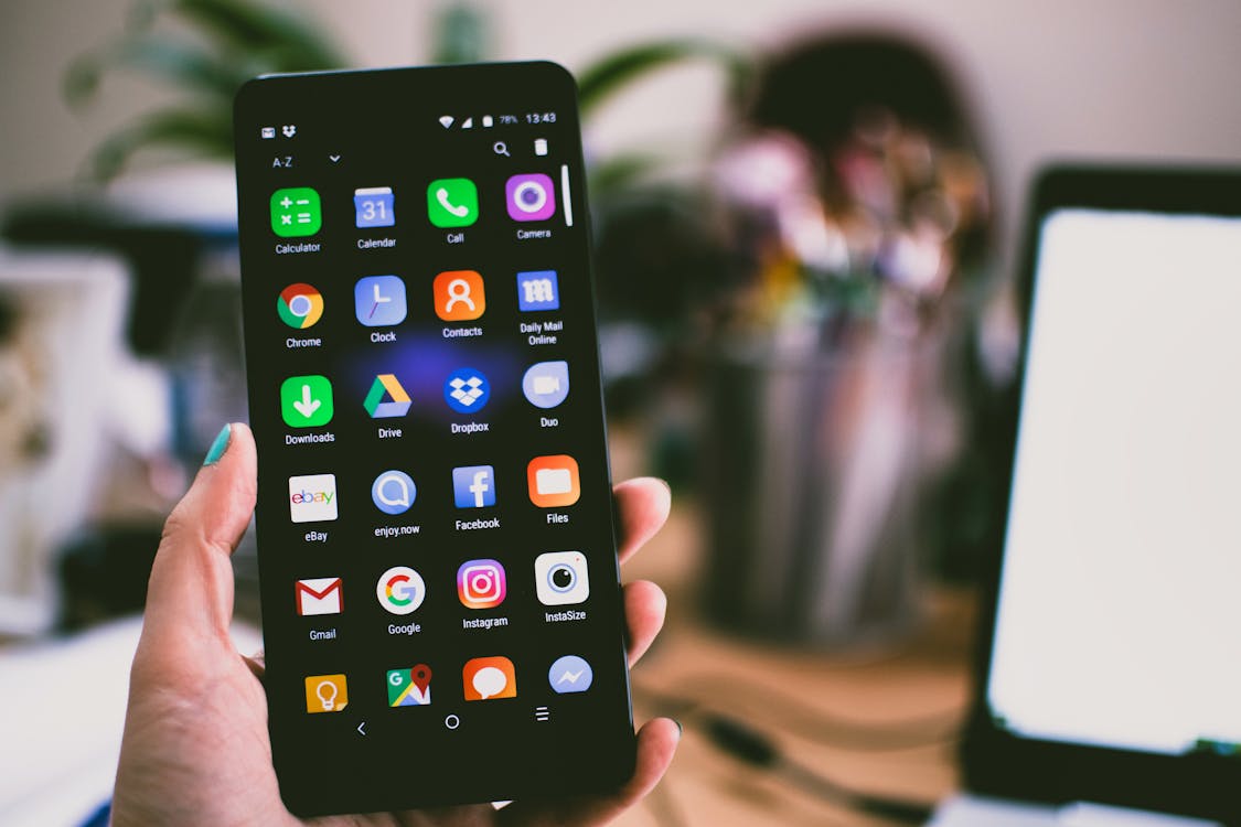 Faktor-faktor yang Dipertimbangkan dalam Memilih Handphone untuk Siswa