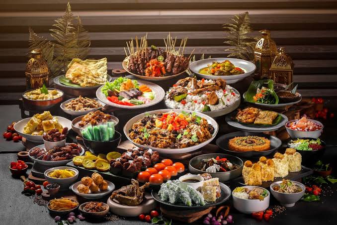 Ragam Makanan Pesta Adat di Indonesia: Dari Tumpeng Hingga Babi